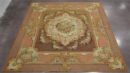 Tappeto Aubusson, Francia prima metà Sec. XIX , disegno a medaglione con...