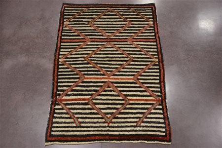 Tappeto Gabbeh, Persia sec. XX disegno geometrico nei toni del rosso verde su...