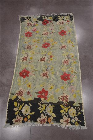 Kilim Karbagh, Caucaso, inizio sec. XX, disegno floreale nei toni del rosso,...