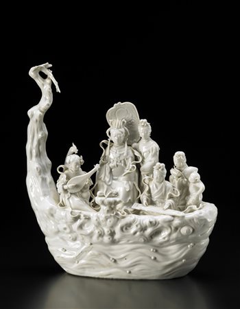 Gruppo in blanc-de-Chine raffigurante la dea immortale Xi Wang Mu riccamente...