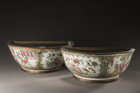 Coppia di applique ricavate da una ciotola in porcellana Famiglia Rosa...