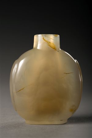 Snuff bottle in agata con bordi a banda scolpita Cina, dinastia Qing...