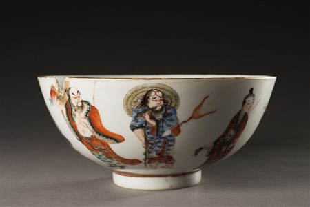 Ciotola in porcellana decorata con gli otto Immortali, ognuno con i propri...