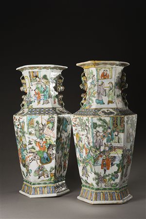 Coppia di vasi a balaustro di forma esagonale in porcellana Famiglia Verde,...