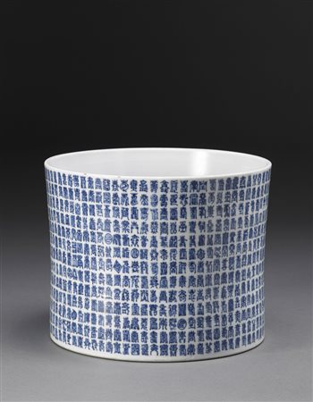 Grande portapennelli cilindrico in porcellana bianca e blu, decorato con...