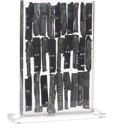 Arman Nizza 1928 - 2005 Accumulazione di telefoni Inclusione in resina,...