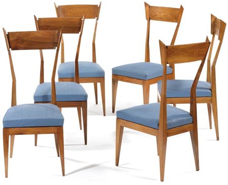 Ta volo con otto sedie Italia, 1960 Tavolo in noce con traverse in ottone,...