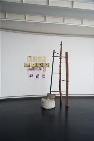 Manfred Pernice (1963) Senza titolo Installazione (legno, ferro, cemento,...