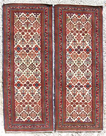 MURCHECAR Coppia di mezze corsie persiane. Tappeto. Cm 64,00 x 164,00.