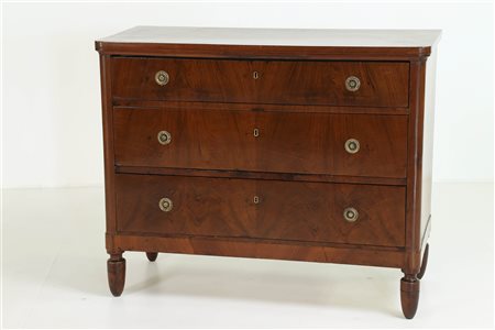 MANIFATTURA ITALIANA DEL XIX SECOLO Cassettone a tre cassetti. Legno di...