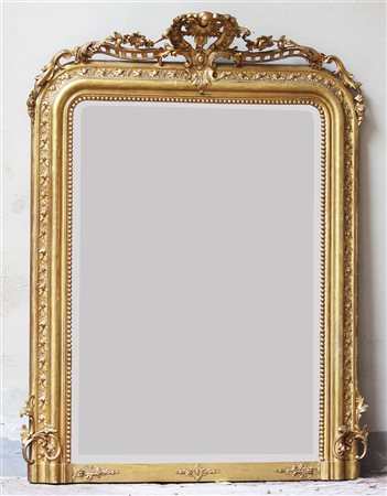 MANIFATTURA FRANCESE DEL XIX SECOLO Specchiera in legno intagliato e dorato,...