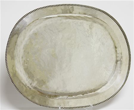 MANIFATTURA DEL XX SECOLO Vassoio. Metallo argentato. Cm 45,00 x 57,00....