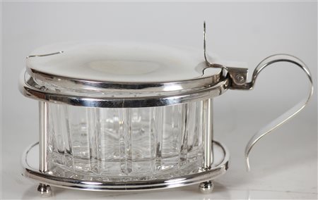 MANIFATTURA DEL XX SECOLO Formaggera. Metallo argentato. Cm 15,00 x 10,00.