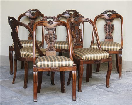 MANIFATTURA LOMBARDA DEL XIX SECOLO Gruppo di 6 sedie con schienale in legno...