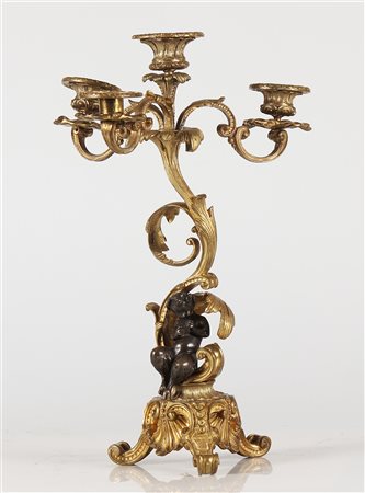 MANIFATTURA FRANCESE DEL XIX SECOLO Candeliere con volute rocaille e...