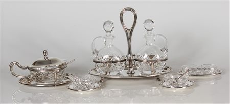 MANIFATTURA DEL XX SECOLO Servizio in argento. Argento. . Servizio composto...