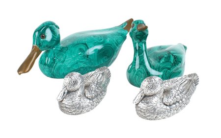 DUE COPPIE DI PAPERE fogge, materiali e misure diverse, difetti TWO PAIRS OF...