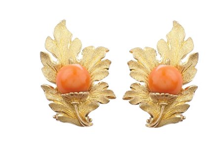 ORECCHINI A MOTIVO VEGETALE IN ORO GIALLO SATINATO 18KT firmati M.Minotto,...