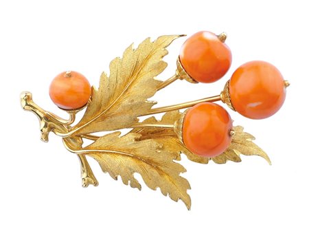 SPILLA A MOTIVO VEGETALE IN ORO GIALLO SATINATO 18KT firmata M.Minotto,...