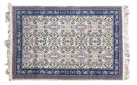 TAPPETO IN LANA Tunisia, XX Sec. disegno a motivi floreali su fondo chiaro A...