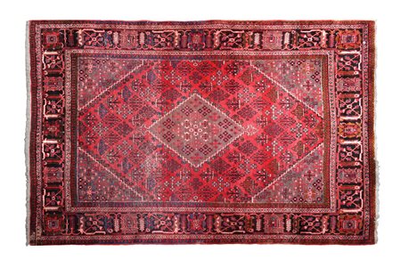 TAPPETO ABADEH Persia, XX Sec. disegno a motivi floreali stilizzati su fondo...