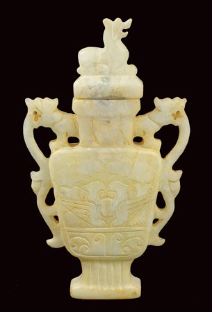 VASETTO CON COPERCHIO IN MARMO Cina, XIX Sec. inciso e traforato a motivi di...