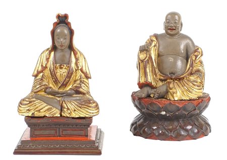 DUE SCULTURE IN LEGNO DORATO Cina, XIX Sec. e laccato raffiguranti un Buddha...
