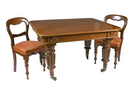 TAVOLO ALLUNGABILE IN MOGANO Inghilterra, XIX Sec. piano rettangolare con...