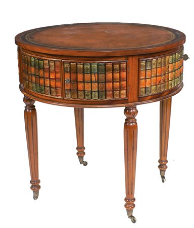 PARTICOLARE TAVOLINO IN MOGANO Inghilterra, XX Sec. piano circolare...