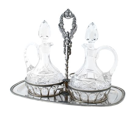 OLIERA IN ARGENTO Italia, XX Sec. base ovale con profilo decorato a motivo di...