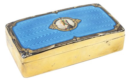 SCATOLA IN ARGENTO DORATO E SMALTO GUILLOCHè inizio XX Sec. di forma...