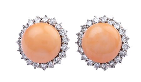 ORECCHINI IN ORO BIANCO 18KT CON DUE CORALLI ROSA taglio cabochon circondati...