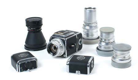 HASSELBLAD VINTAGE 500C/M anni 50/60 completa di accessori e di cinque...