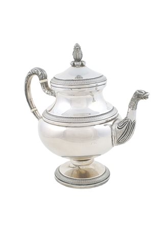 TEIERA IN ARGENTO Italia, XX Sec. a corpo liscio, profili incisi a motivi di...