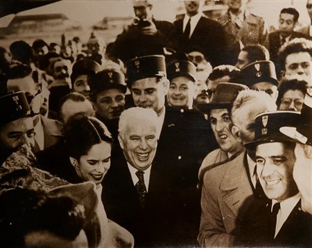 Chaplin, Charles Fotografia in bianco e nero, mm. 100 x 12, raffigurante...