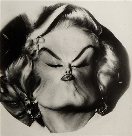 WEEGEE (1899-1968) Marilyn Monroe (Distortion), ca. 1950 Stampa alla gelatina...