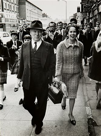 Shahrokh Hatami (b. 1930) Charlie Chaplin con la moglie Oona O'Neill, ca....