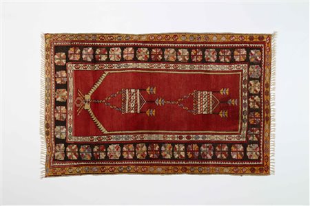 KONYA Tappeto orientale. Anatolia. 1930. Lana e cotone. Cm 107,00 x 171,00....