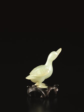 INTAGLIO, CINA, SECC. XIX-XX in giada verde celadon, modellato a guisa di...