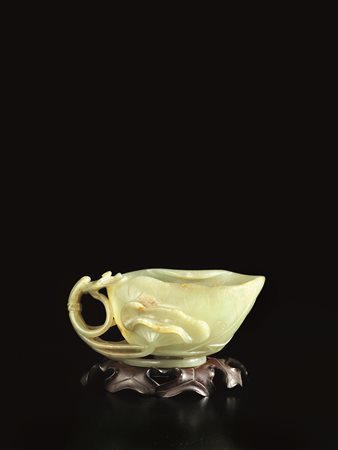 COPPA DA LIBAGIONE, CINA, DINASTIA QING, SEC. XVIII in giada verde celadon,...