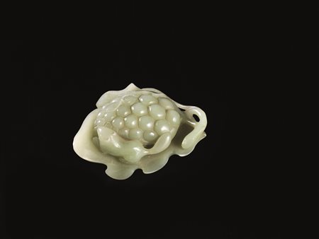 INTAGLIO, CINA, SEC. XX in giada celadon, modellato nella forma di foglia con...