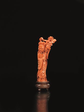 INTAGLIO, CINA, SECC. XIX-XX in corallo, raffigurante Guanyin reggente sulla...