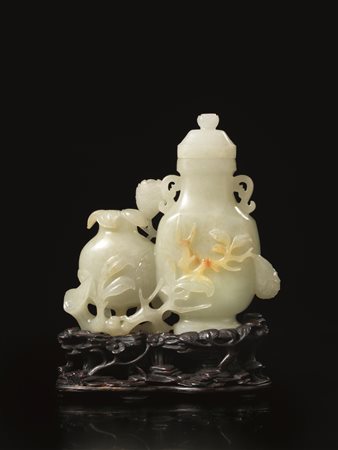 GRUPPO SCULTOREO, CINA, TARDA DINASTIA QING in giada bianca con lievi...