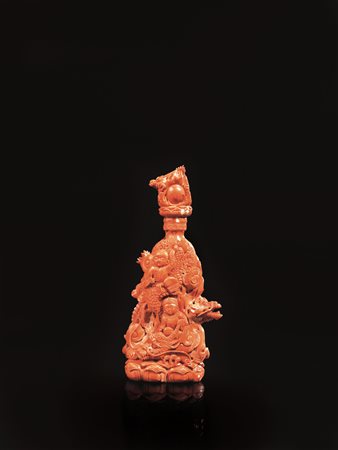 FIASCA, CINA, SEC. XIX in corallo , modellata nella forma di un drago...