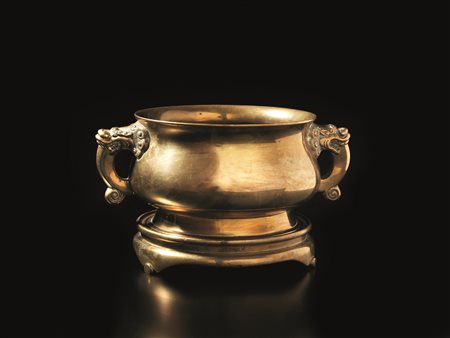 INCENSIERE, CINA, DINASTIA QING, SEC. XVIII in bronzo dorato dalla forma Gui,...