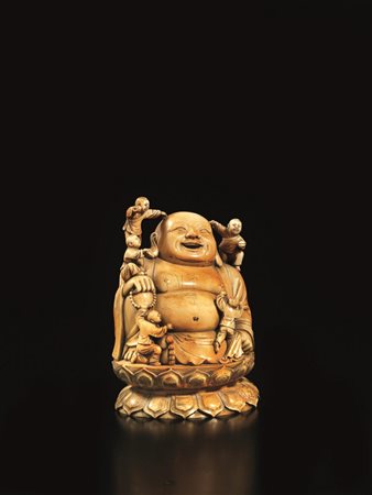 INTAGLIO, CINA, SEC. XIX in avorio, raffigurante Buddha ridente assiso su...