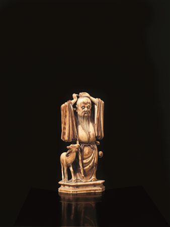 INTAGLIO, CINA, DINASTIA QING SECC.XVII-XVIII in avorio, raffigurante saggio...