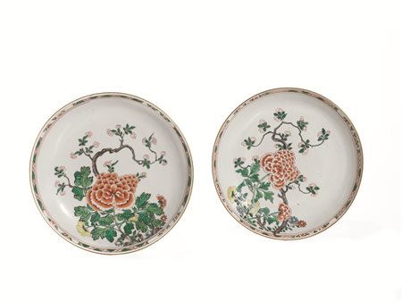 COPPIA DI PIATTI, CINA, DINASTIA QING, SEC. XVIII, PERIODO KANGXI in...