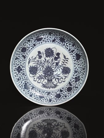 PIATTO &quot;LOTUS BOUQUET&quot;, CINA, DINASTIA QING, SEC. XVIII in...
