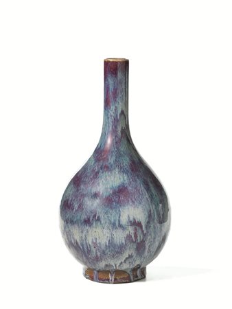 VASO A FORMA DI BOTTIGLIA, CINA, DINASTIA QING, SEC. XVIII in porcellana...